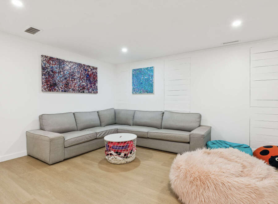 This inviting living space features a comfortable sectional sofa, perfect for family gatherings or relaxing evenings.