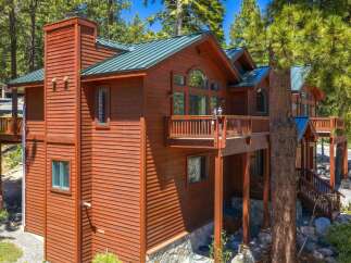 Experience mountain living in this stunning wooden lodge, nestled amongst tall pine trees.