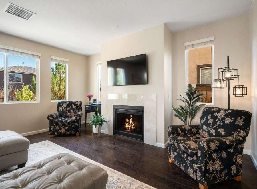 Cozy living room featuring a modern fireplace with a mounted television, perfect for relaxing evenings.