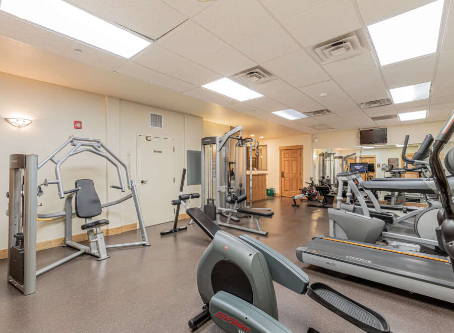This well-equipped fitness center offers a variety of cardio machines, including treadmills and ellipticals, alongside strength training equipment for a complete workout.