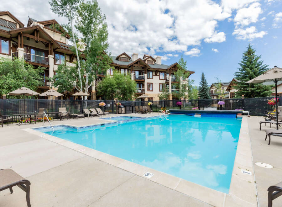 Enjoy a refreshing dip in this stunning outdoor swimming pool, perfect for relaxation and recreation.