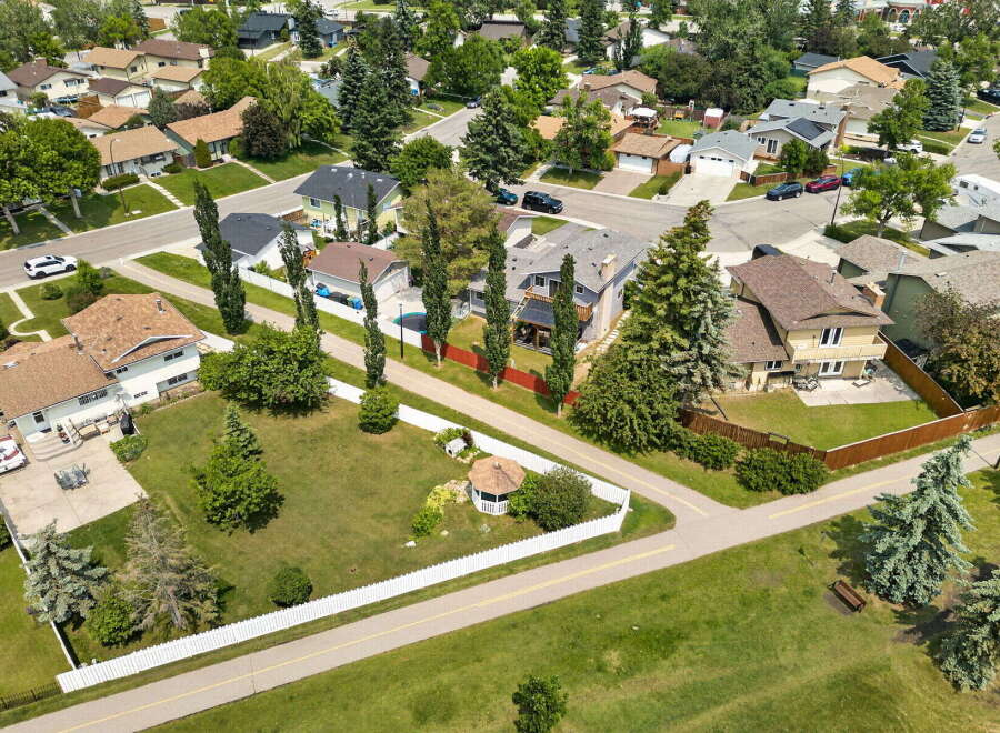 Discover this charming suburban neighborhood with well-maintained homes and lush green spaces.