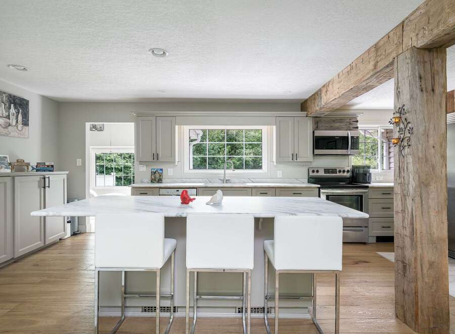 Experience the perfect blend of modern elegance and rustic charm in this stunning kitchen.