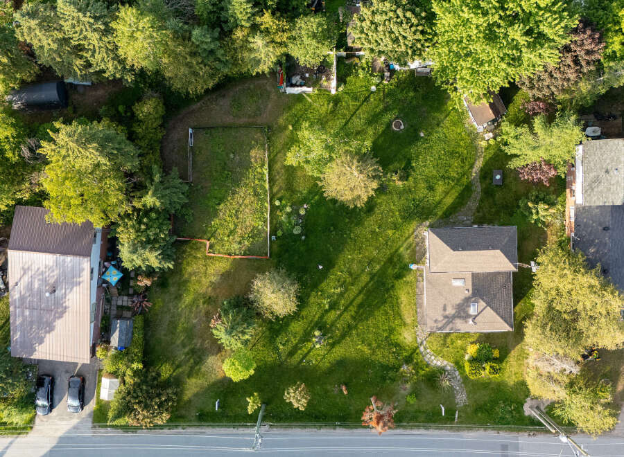 Discover this charming property featuring a spacious backyard perfect for outdoor activities and relaxation.