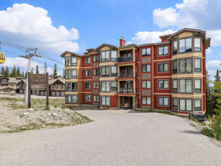 Experience luxury mountain living at The Timbers at Big White, featuring this stunning condo with panoramic views.