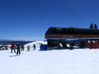 Experience the thrill of skiing at this prime location, featuring the Sunshine Express ski lift for easy access to the slopes.