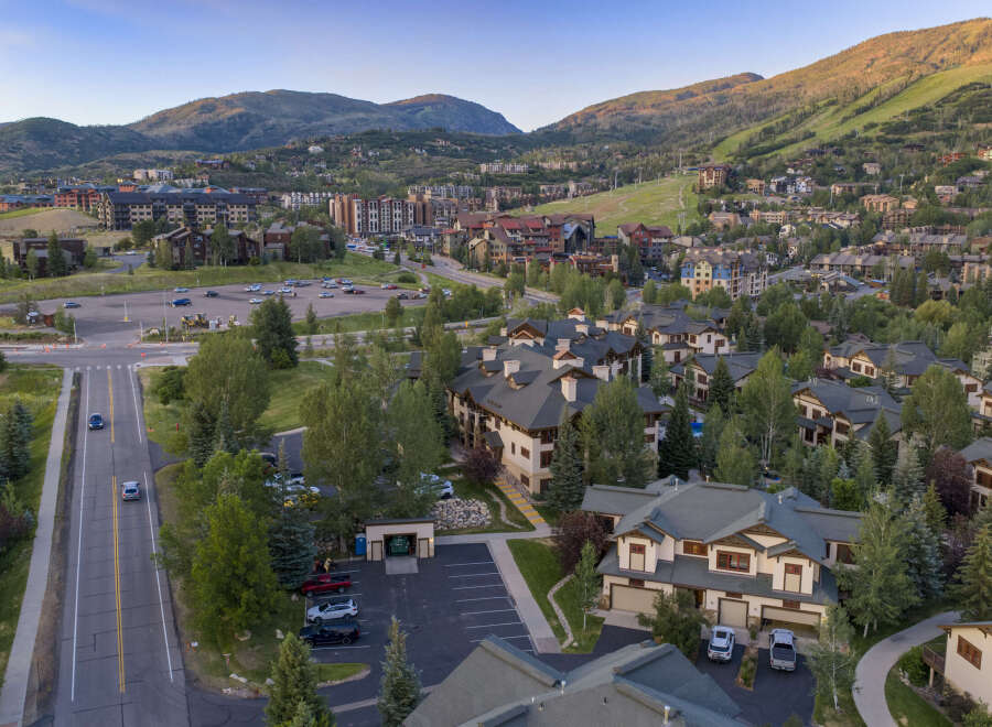 Experience mountain living in this stunning property featuring a blend of modern architecture and natural surroundings.