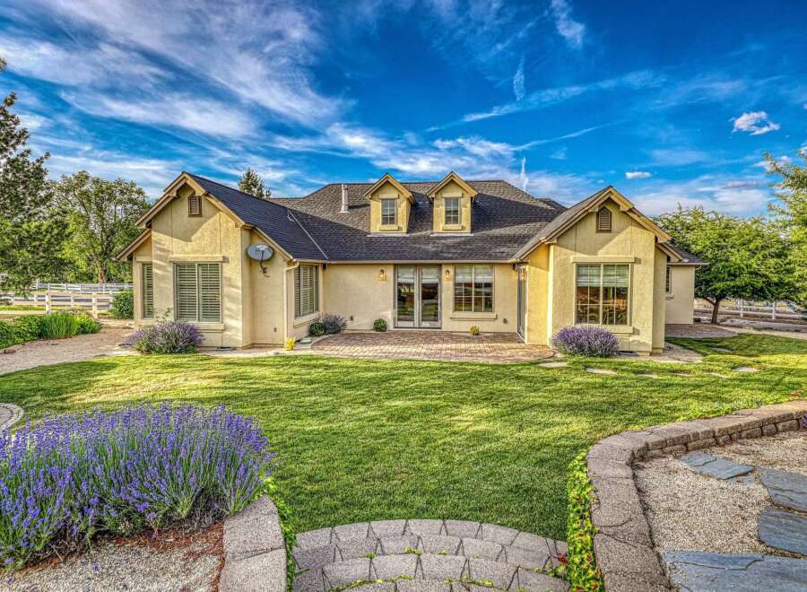 Discover this charming single-family home featuring a spacious backyard perfect for outdoor entertaining.