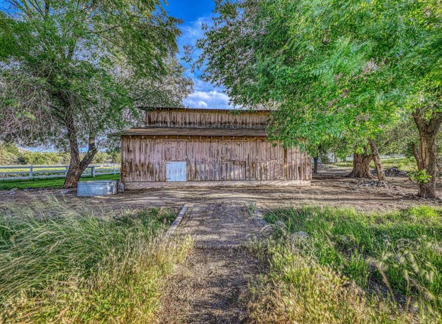 Discover this charming rustic barn, perfect for equestrian enthusiasts or as a unique storage solution.