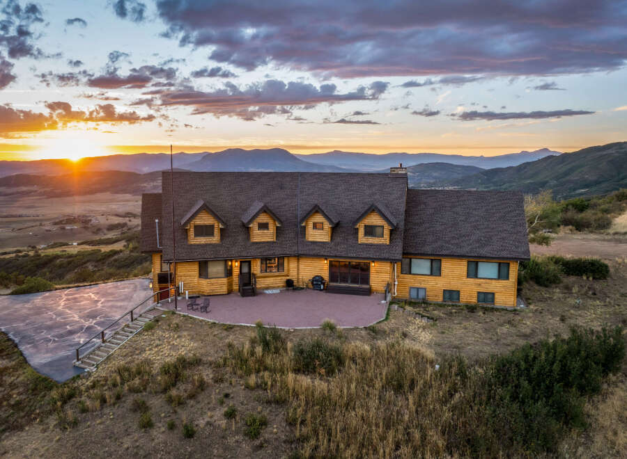 Experience breathtaking sunset views from this stunning log home, nestled amidst rolling hills and majestic mountains.