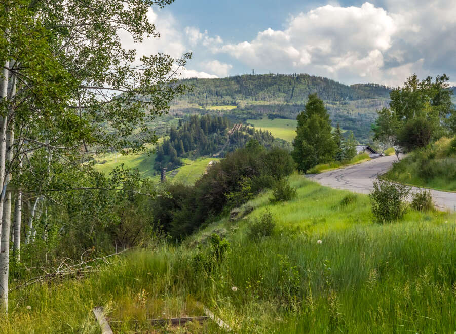 Discover a serene mountain retreat with breathtaking views and lush greenery.