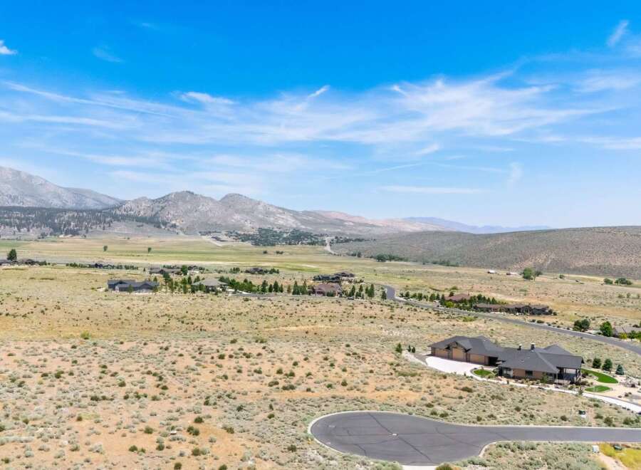 Discover luxury living in this stunning estate, nestled amidst rolling hills and breathtaking mountain vistas.