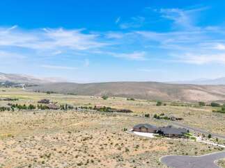 Discover luxury living in this expansive estate, nestled amidst rolling hills and breathtaking mountain vistas.