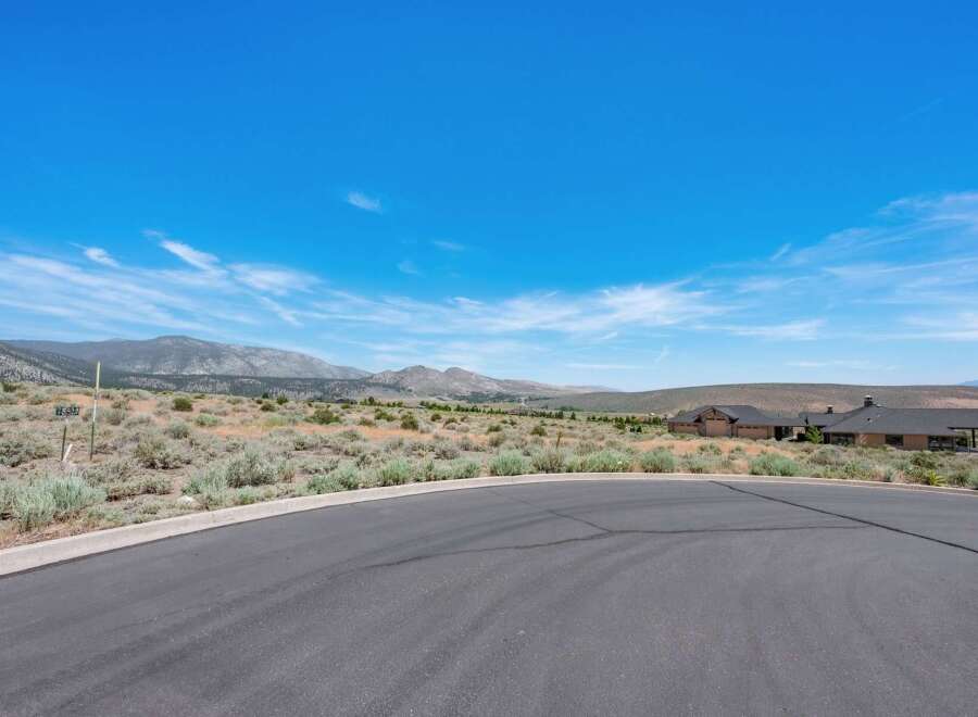 Discover this stunning property nestled in a serene landscape with breathtaking mountain views.