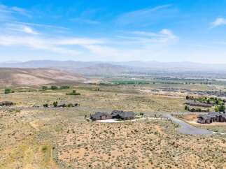 Discover this stunning property nestled in a picturesque landscape with panoramic mountain views.