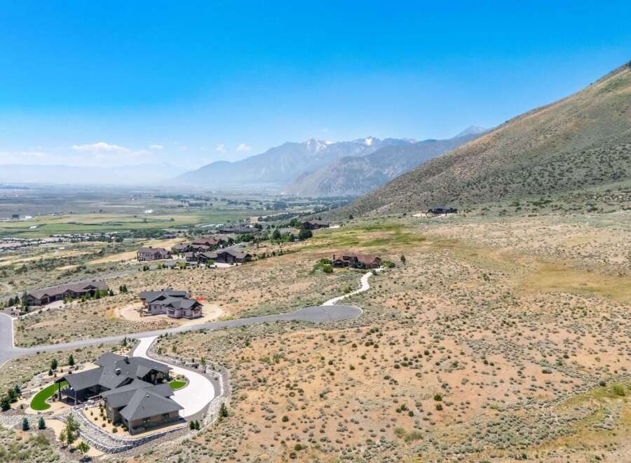 Experience luxury living with this stunning estate nestled in a picturesque mountain landscape.