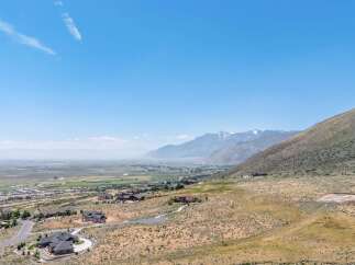 Discover luxury living with breathtaking mountain views in this stunning estate.