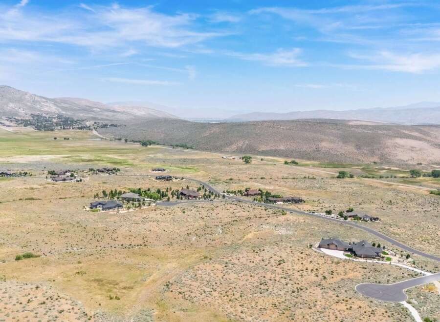 Discover luxury living in this sprawling estate, nestled amidst rolling hills and offering breathtaking panoramic views.