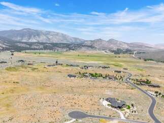 Discover luxury living in this sprawling estate, nestled amidst breathtaking mountain vistas.