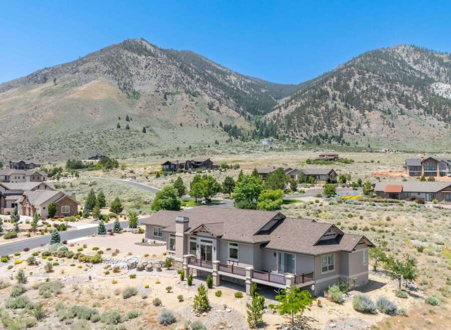 Experience luxury living in this stunning mountain-view estate, perfectly situated amidst rolling hills and mature trees.