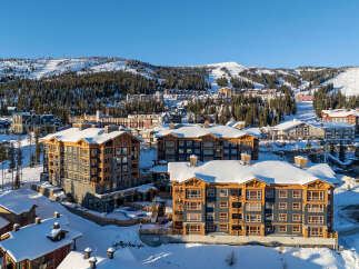 Experience luxury mountain living in this stunning ski resort property, featuring modern architecture and breathtaking snowy vistas.