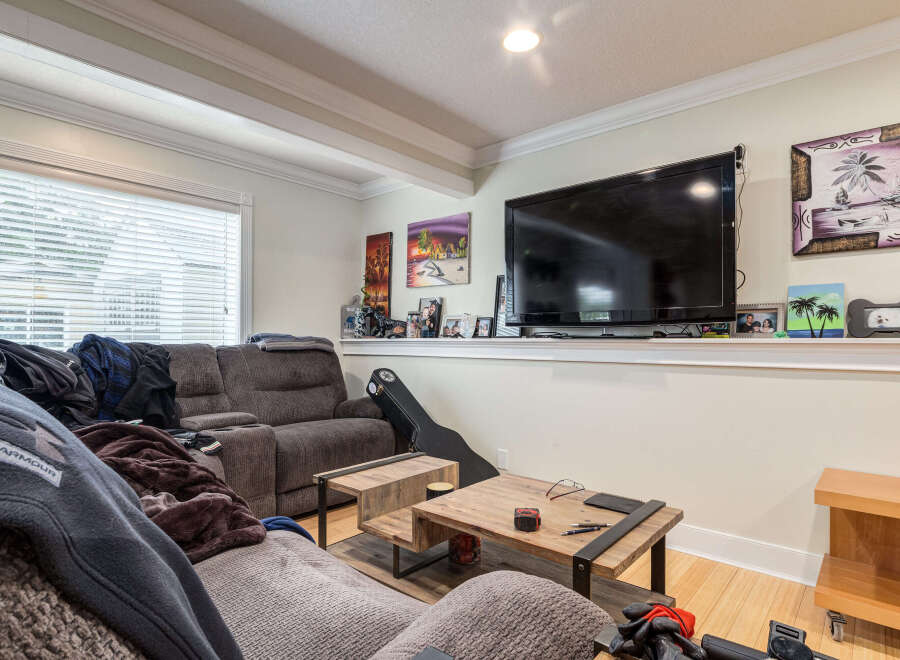 This cozy living room features a comfortable reclining sofa, perfect for relaxing evenings.