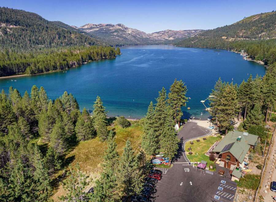 Experience the ultimate lakeside lifestyle with this stunning property offering direct access to a pristine blue lake.