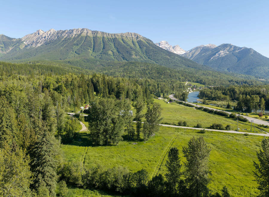 Discover breathtaking mountain views and serene natural beauty from this stunning property.