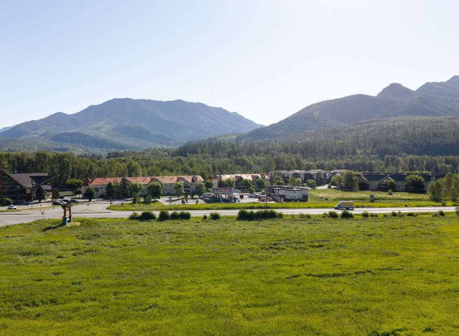 Discover this prime real estate opportunity nestled against a backdrop of majestic mountains and lush greenery.