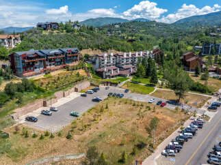 Discover this stunning mountain property featuring modern architecture and expansive views.