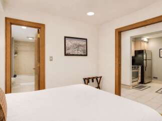 Experience comfort and convenience in this charming studio apartment, featuring a well-appointed kitchenette perfect for preparing meals and a spacious bathroom for relaxation.