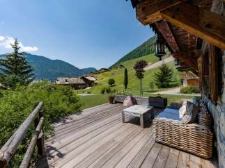 Enjoy breathtaking mountain views from this charming wooden deck, perfect for relaxing or entertaining.
