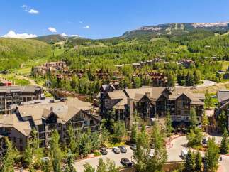Discover luxurious mountain living in this stunning property, nestled amidst lush greenery and scenic mountain vistas.