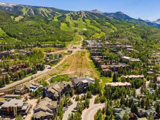 Discover this stunning mountain resort property, perfect for year-round enjoyment.