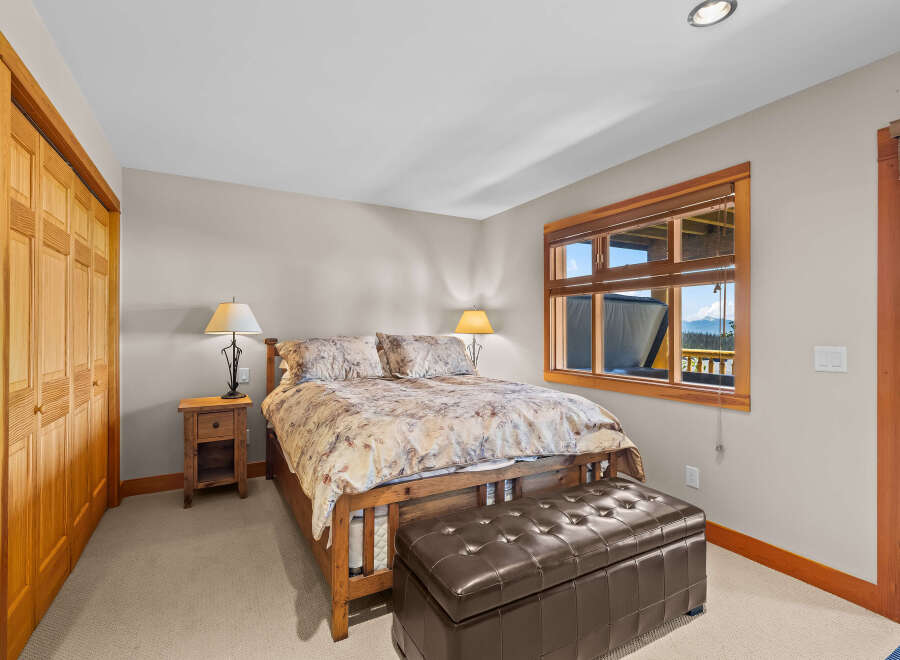 Experience ultimate comfort in this beautifully appointed bedroom, featuring a plush king-sized bed adorned with a nature-inspired comforter.