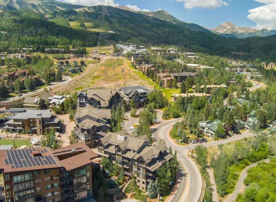 Experience luxury mountain living in this stunning property, featuring modern architecture and abundant natural light.