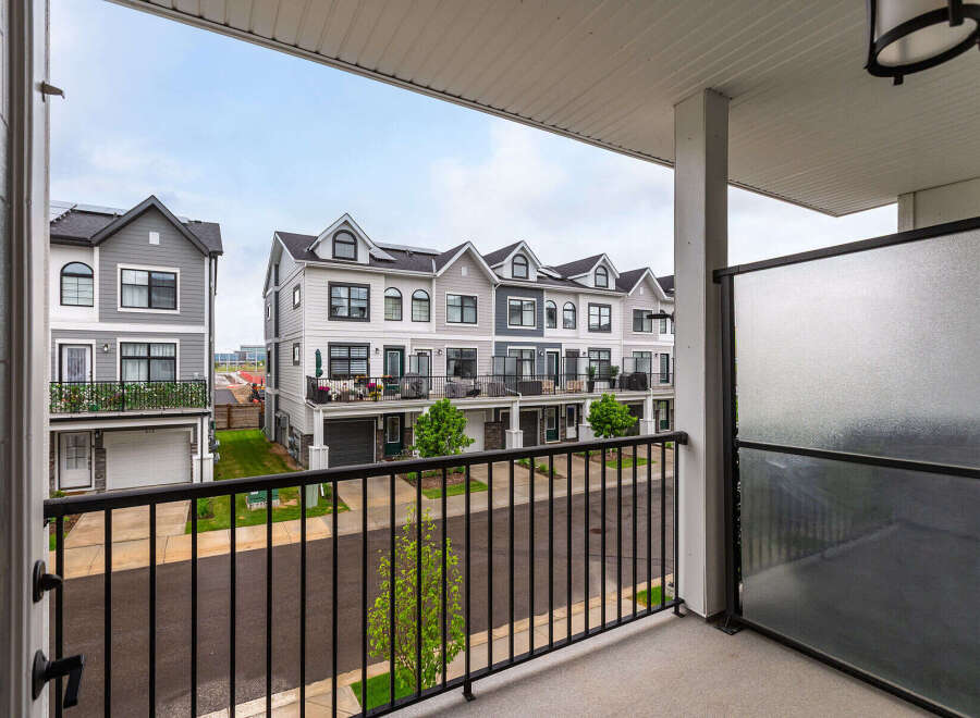 Experience modern living in this stunning townhouse complex, featuring contemporary architecture and a prime location.
