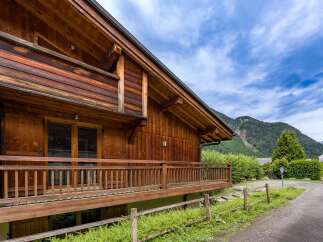 Experience alpine charm in this stunning wooden chalet, featuring a spacious balcony perfect for enjoying mountain views.