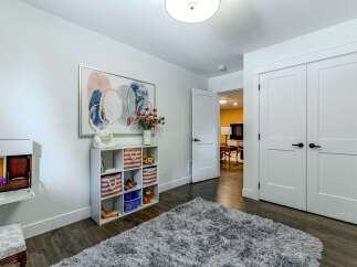 Discover a charming space perfect for children, featuring a white cube storage unit filled with toys and decorative bins.