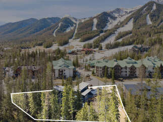 For Sale in Fernie with 7 Beds and 6 Bathrooms
