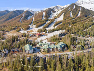 For Sale in Fernie with 7 Beds and 6 Bathrooms