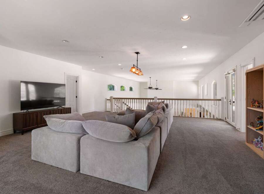 This spacious loft area offers a comfortable and inviting atmosphere, perfect for relaxation and entertainment.