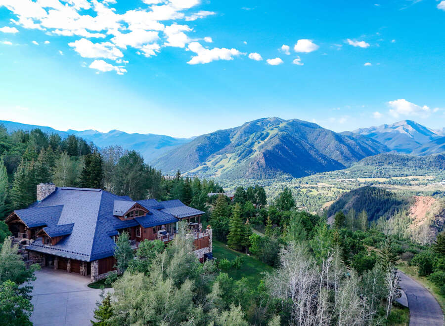Experience luxury mountain living in this stunning estate, nestled amidst breathtaking panoramic views of the surrounding peaks and valleys.
