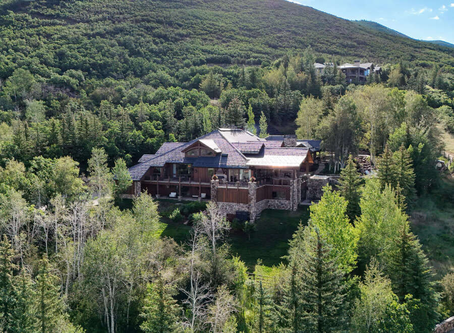 Nestled amidst a lush forest, this magnificent mountain estate offers unparalleled luxury and privacy.