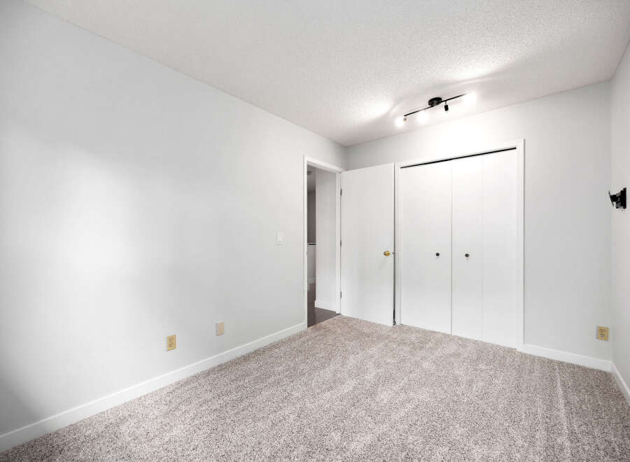 Step into this inviting room featuring plush carpeting and clean white walls, creating a serene atmosphere.