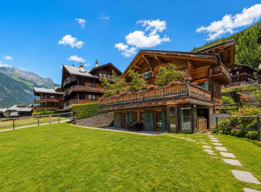 Experience alpine living in this stunning wooden chalet, nestled amidst breathtaking mountain scenery.