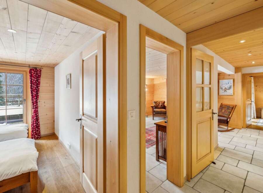 Step into a charming mountain retreat featuring cozy wooden interiors and bright, inviting spaces.