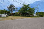 Discover this charming property featuring a spacious lot with mature trees, offering both privacy and natural beauty.