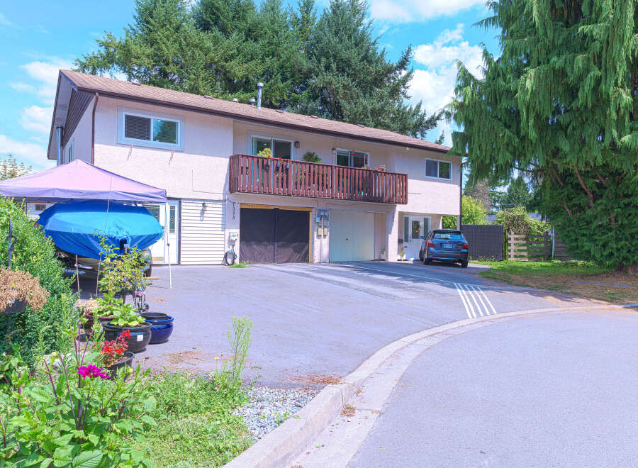 Discover this charming property featuring a spacious driveway leading to a double garage and an additional single garage.