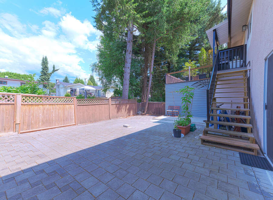 Discover this spacious backyard with a paved patio, perfect for outdoor entertaining.
